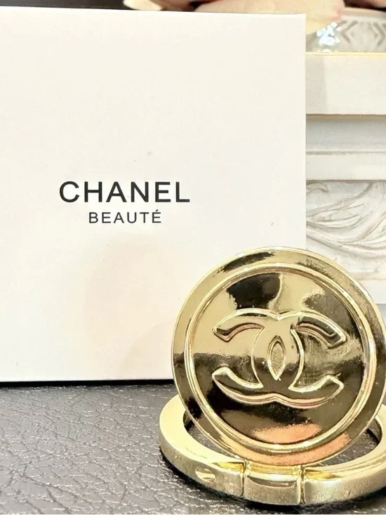 CHANEL Beaute Finger Phone Ring Stand Holder, Gift-with-Purchase NEW IN BOX - Picture 1 of 4
